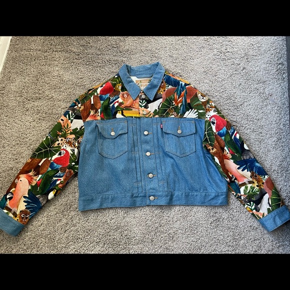 Womens Levi’s jean jacket